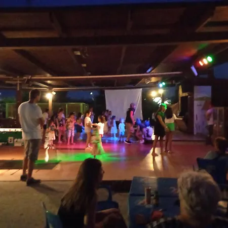 Cinque Terre Campsitechalet 212 River Village Including Airco キャンプ場 アメーリア